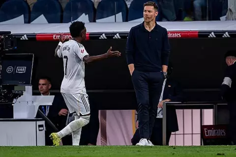 تطور صادم في مفاوضات ريال مدريد للتجديد مع فينيسيوس